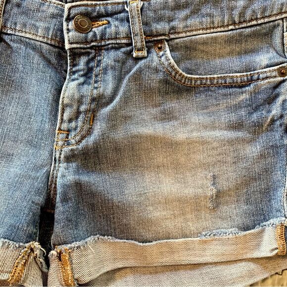 Gap Light Wash Distressed Cuffed Denim Short Shorts Size 6 - Picture 3 of 5
